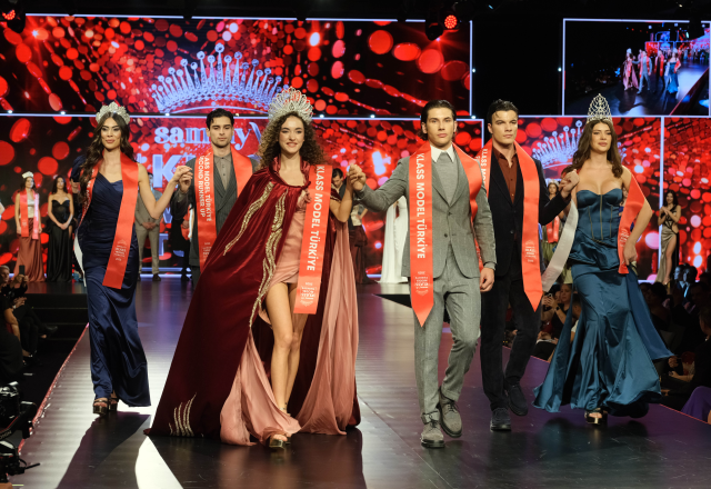 SammyVit Klass Model T&uuml;rkiye yıldızlarını g&ouml;rkemli bir geceyle se&ccedil;ti