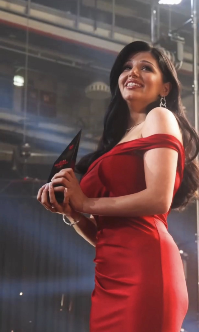 Almanya g&uuml;zellik krali&ccedil;esi Suriyeli Twitch yayıncısı Dua Faris oldu