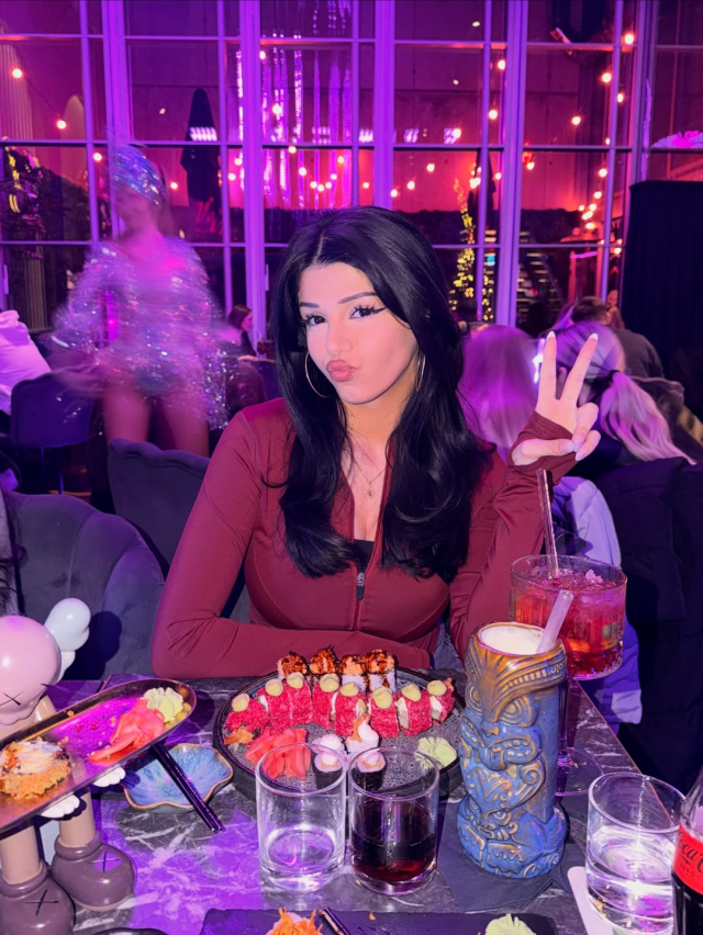 Almanya g&uuml;zellik krali&ccedil;esi Suriyeli Twitch yayıncısı Dua Faris oldu